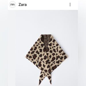 🆕 Zara Triangular knit scarf. Animal print design
